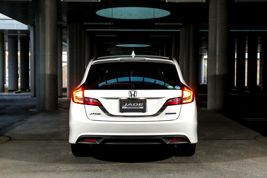  Honda Jade Hybrid 2015 года  (фото 14 из 30)